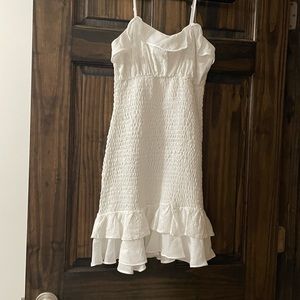 Whitelace dress. Never worn. Tags still attached. Size: small
